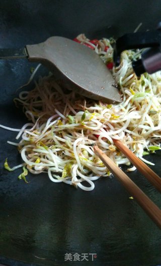 清炒绿豆芽的做法步骤：5