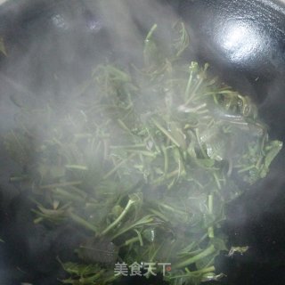 香椿炒鸡蛋的做法步骤：4