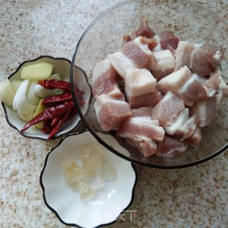 家庭版红烧肉的做法步骤：3