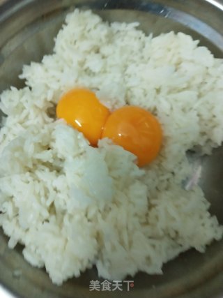 腊肠炒饭的做法步骤：1