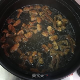 姬松茸干贝扇骨汤的做法步骤：7