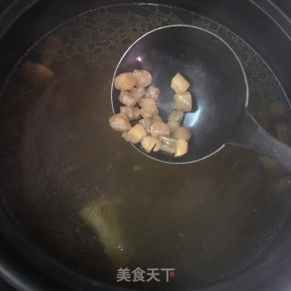 姬松茸干贝扇骨汤的做法步骤：8