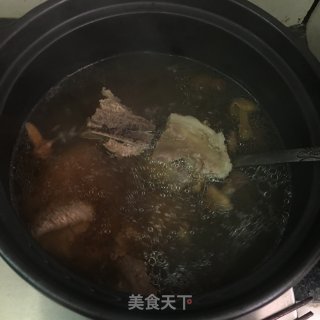 姬松茸干贝扇骨汤的做法步骤：9