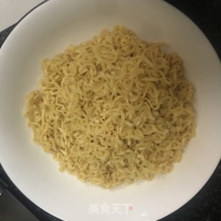姬松茸扇骨汤面的做法步骤：6