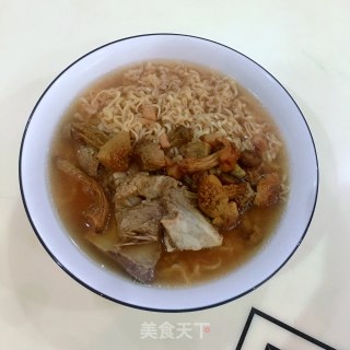 姬松茸扇骨汤面的做法步骤：7