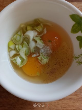 鸡蛋磷虾炒辣椒的做法步骤：1
