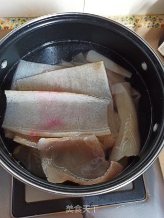 香卤猪皮卷的做法步骤：1