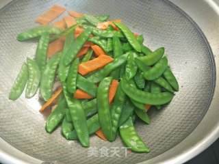 肉炒荷兰豆胡萝卜的做法步骤：9
