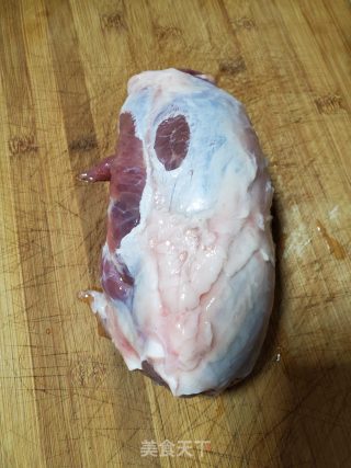 卤牛肉的做法步骤：1