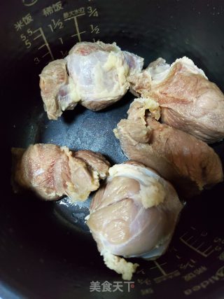 卤牛肉的做法步骤：4
