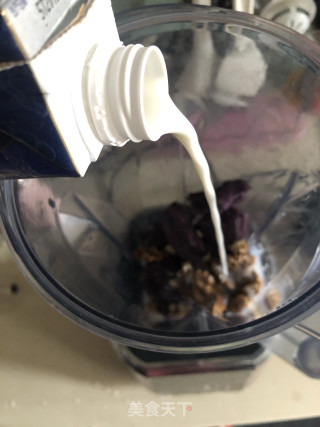 牛奶核桃紫薯羹的做法步骤：3