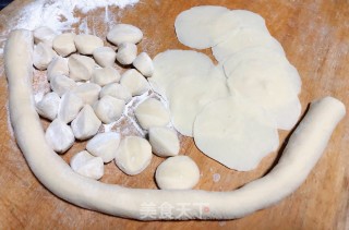 韭黄海鲜猪肉水饺的做法步骤：5