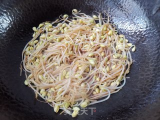 本真味道~黄豆芽炒韭菜的做法步骤：3