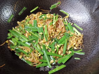 本真味道~黄豆芽炒韭菜的做法步骤：6