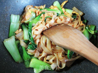 小青菜鸡蛋炒河粉的做法步骤：8