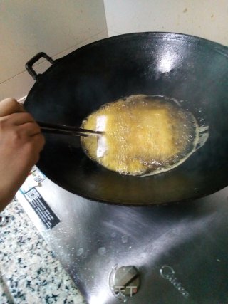 炸带鱼段的做法步骤：5