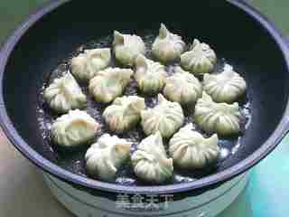 槐花鸡蛋煎饺的做法步骤：8