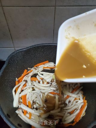 蚝油炒蟹味菇的做法步骤：6