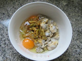 榨菜丝花蛤炒鸡蛋的做法步骤：4