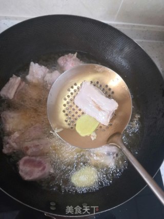 红烧排骨的做法步骤：2