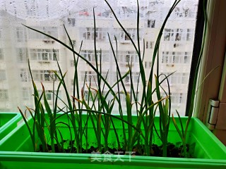 鸡蛋炒蒜苗的做法步骤：1