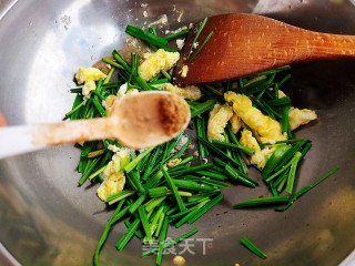 鸡蛋炒蒜苗的做法步骤：8