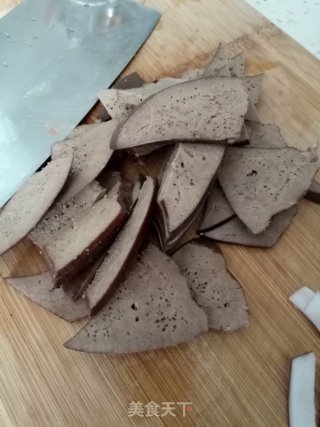 凉拌猪肝的做法步骤：1