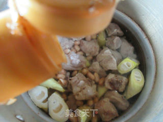 花生米排骨炖乌笋的做法步骤：6