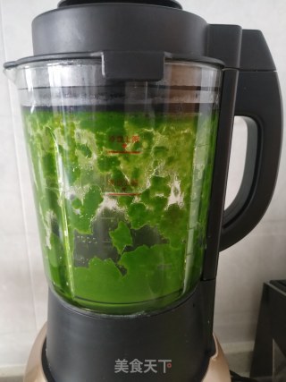 油泼菠菜面的做法步骤：1