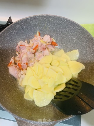 培根炒土豆片的做法步骤：3