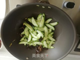 黄瓜炒鸡蛋的做法步骤：4