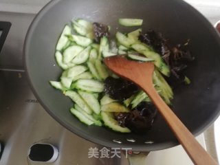 黄瓜炒鸡蛋的做法步骤：5