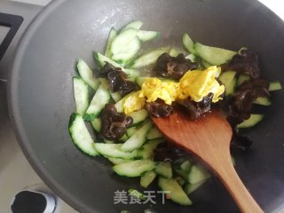 黄瓜炒鸡蛋的做法步骤：6