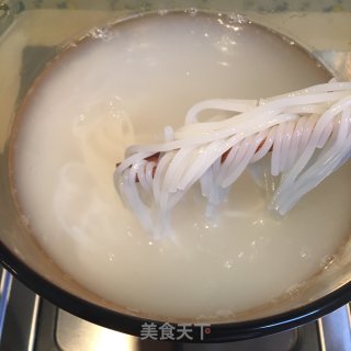 蕃茄牛肉汤粉的做法步骤：4