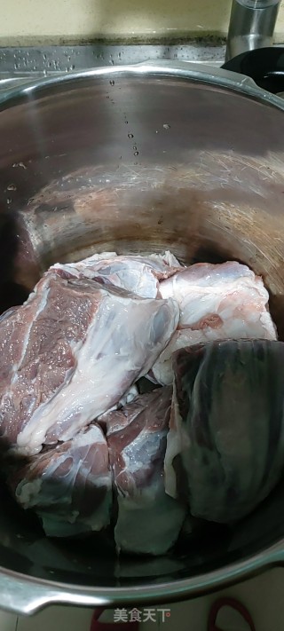 高压锅卤牛肉。的做法步骤：1