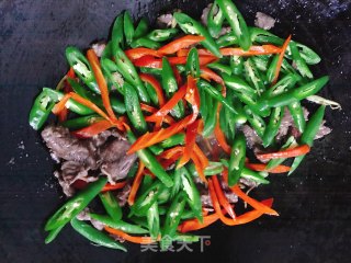 牛肉炒辣椒的做法步骤：5