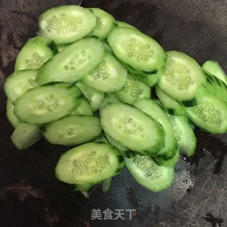 青瓜炒瘦肉的做法步骤：3