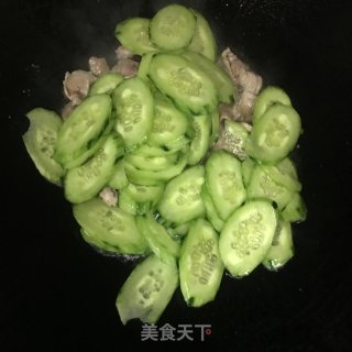 青瓜炒瘦肉的做法步骤：5