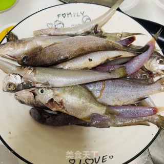 香煎杂鱼的做法步骤：1