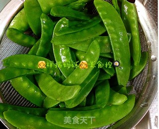 原创【????仙草味道????私房菜????】????苗先生的味道????腊肠干炒荷兰豆的做法步骤：1