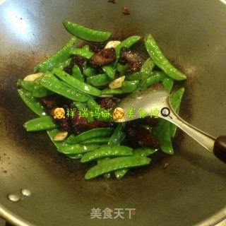 原创【????仙草味道????私房菜????】????苗先生的味道????腊肠干炒荷兰豆的做法步骤：4
