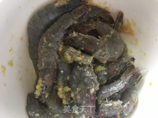 蒜茸烤对虾的做法步骤：3