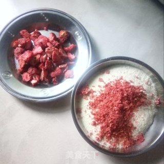 草莓雪花酥????的做法步骤：1