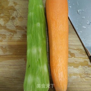 红萝卜凉拌莴苣的做法步骤：1
