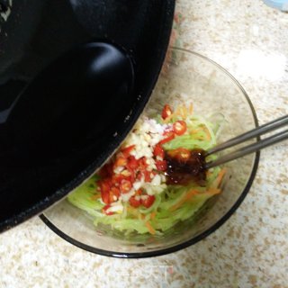 红萝卜凉拌莴苣的做法步骤：6
