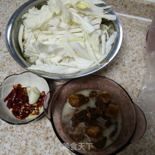 红烧肉炖白菜粉丝的做法步骤：1