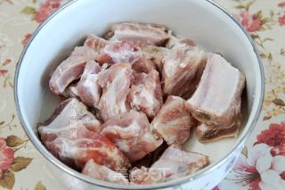 豆角炖排骨的做法步骤：1