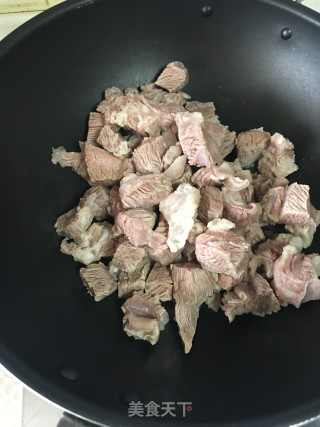 啤酒炖牛肉的做法步骤：1