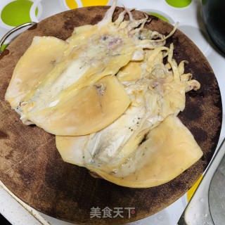 莲藕花生排骨汤的做法步骤：1