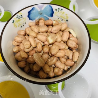 莲藕花生排骨汤的做法步骤：2
